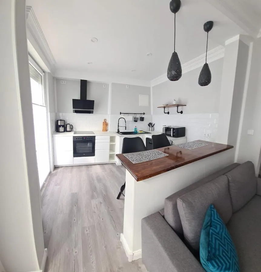 R&S Apartments BRE 0*,